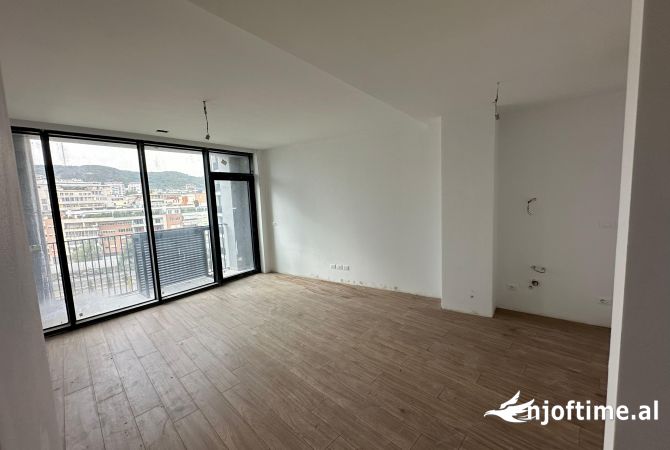 Ambiente Commerciale in Affitto 3+1 a Tirana - 700 Euro