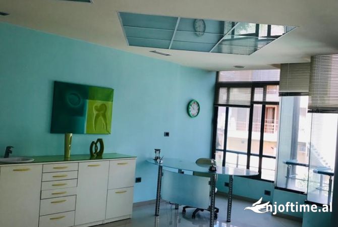 Ambiente Commerciale in Affitto 3+1 a Tirana - 1,500 Euro