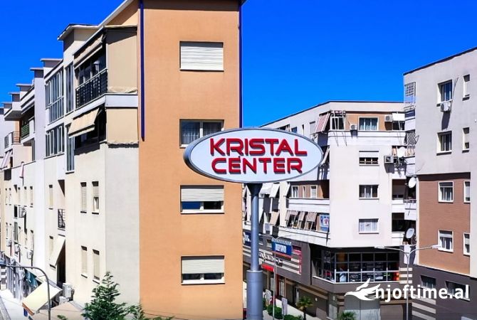 Ambiente Commerciale in Vendita 1+1 a Tirana - 410,000 Euro