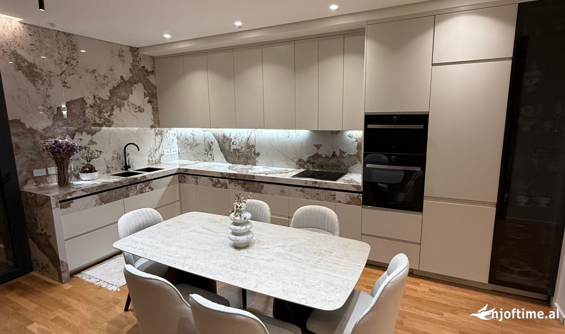 Shtepi ne shitje Apartament ne Tirane, 3+1, Mobilimi E mobiluar, Pagesa 416,000  Euro.