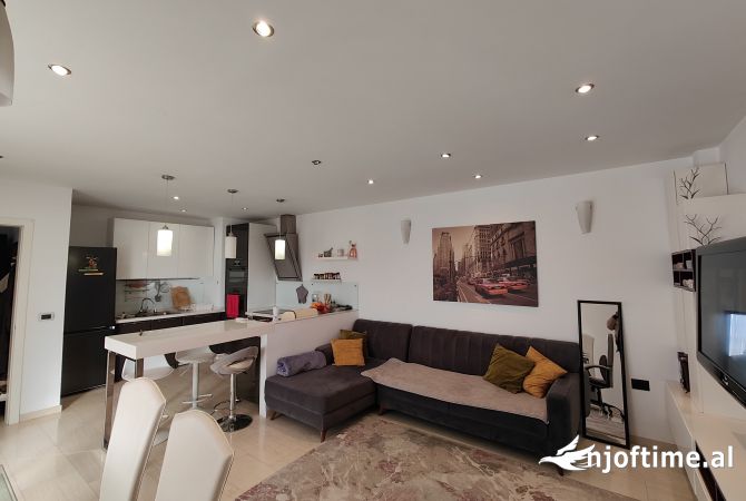 Shtepi me qera Apartament ne Tirane, 2+1, Mobilimi E mobiluar, Pagesa 800  Euro.