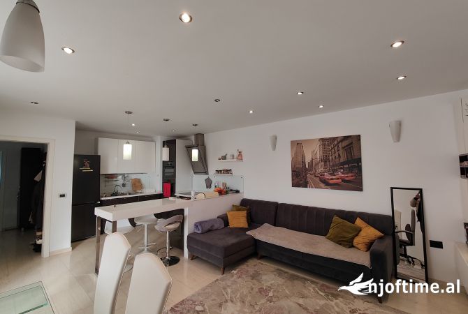 Shtepi me qera Apartament ne Tirane, 2+1, Mobilimi E mobiluar, Pagesa 800  Euro.