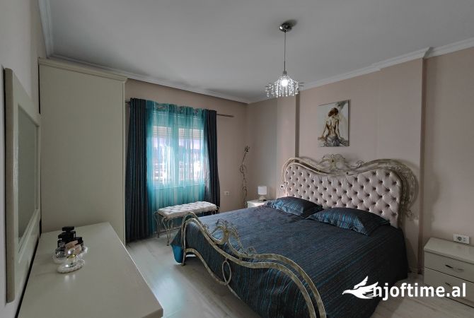 Shtepi me qera Apartament ne Tirane, 2+1, Mobilimi E mobiluar, Pagesa 800  Euro.