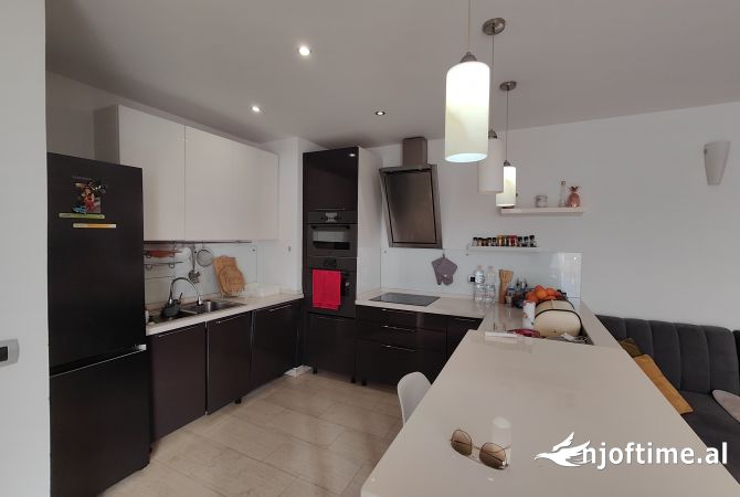 Shtepi me qera Apartament ne Tirane, 2+1, Mobilimi E mobiluar, Pagesa 800  Euro.