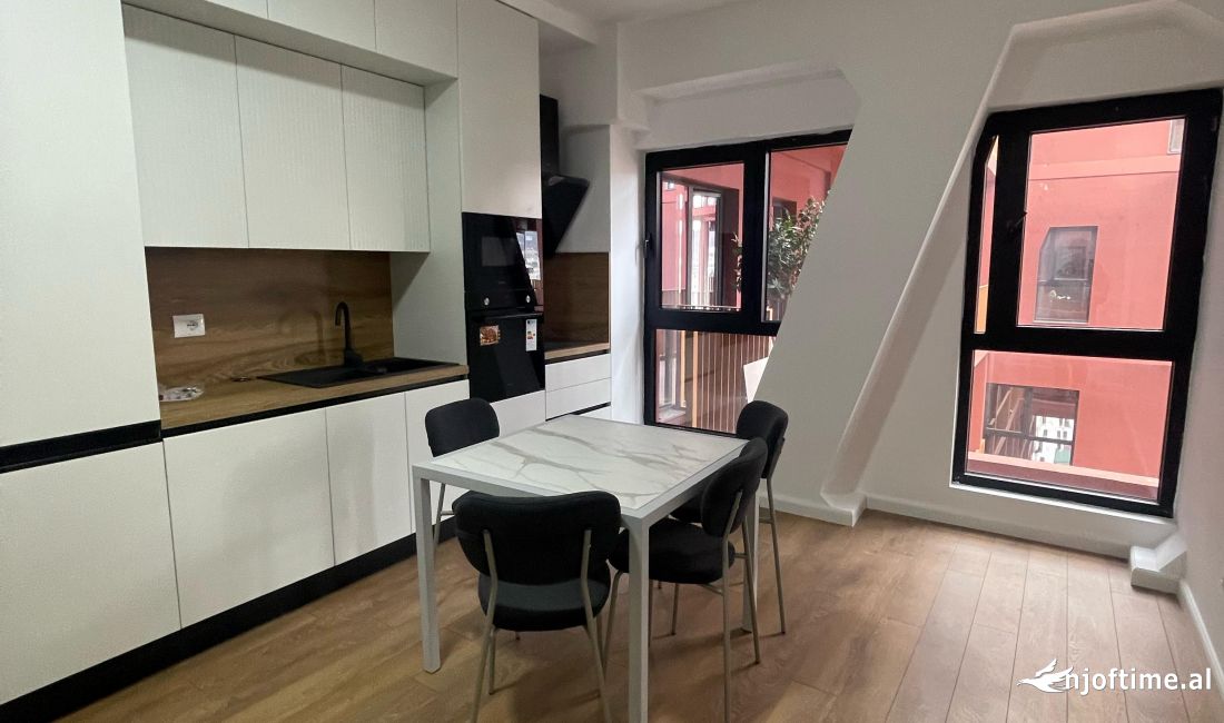 ZYRE ME QERA TE RRUGA E KAVAJES