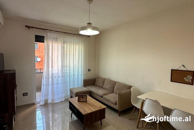 Shtepi me qera Apartament ne Tirane, 1+1, Mobilimi E mobiluar, Pagesa 600  Euro.