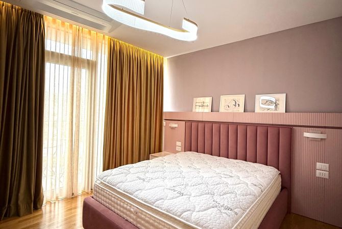 Shtepi ne shitje Apartament ne Tirane, 4+1, Mobilimi E mobiluar, Pagesa 700,000  Euro.
