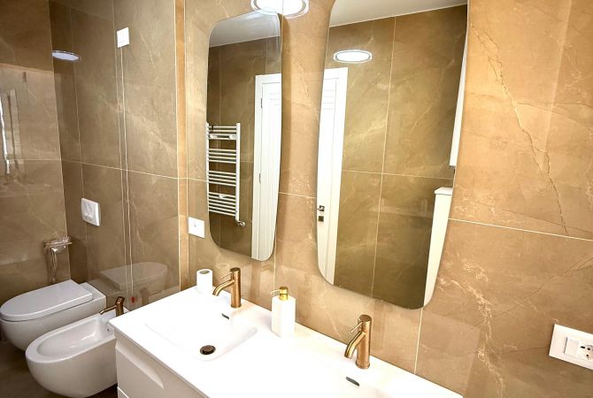 Shtepi ne shitje Apartament ne Tirane, 4+1, Mobilimi E mobiluar, Pagesa 700,000  Euro.