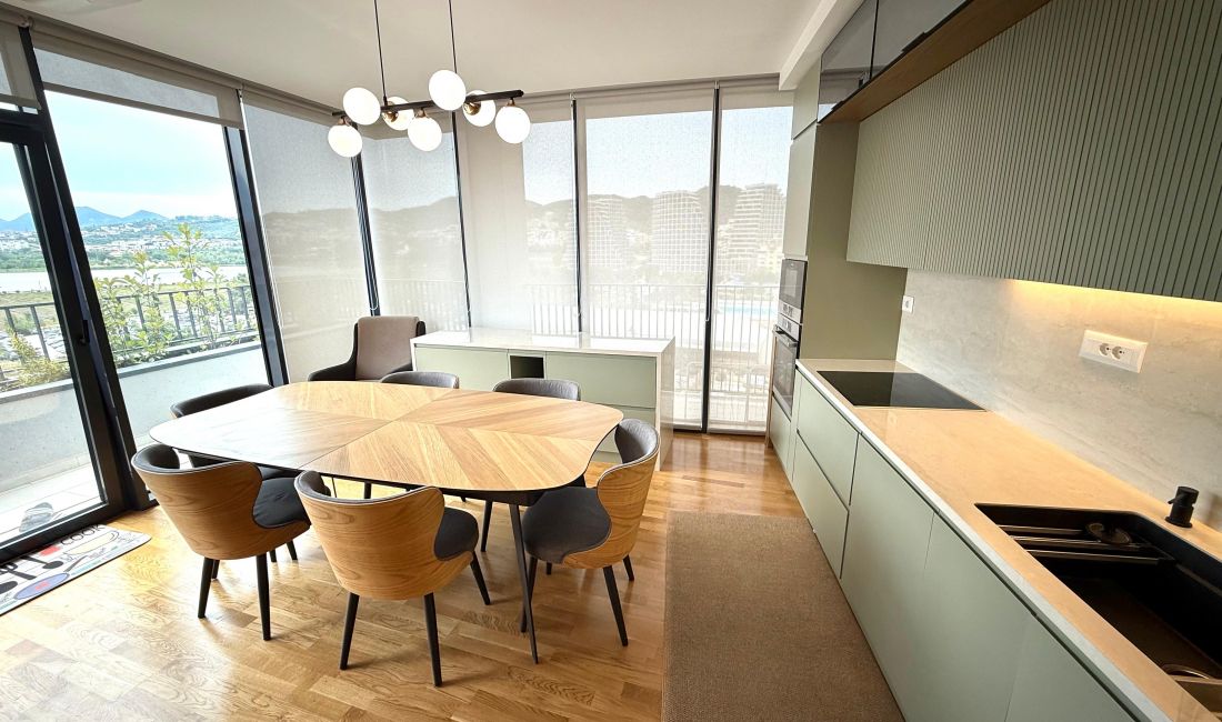 Shtepi ne shitje Apartament ne Tirane, 4+1, Mobilimi E mobiluar, Pagesa 700,000  Euro.