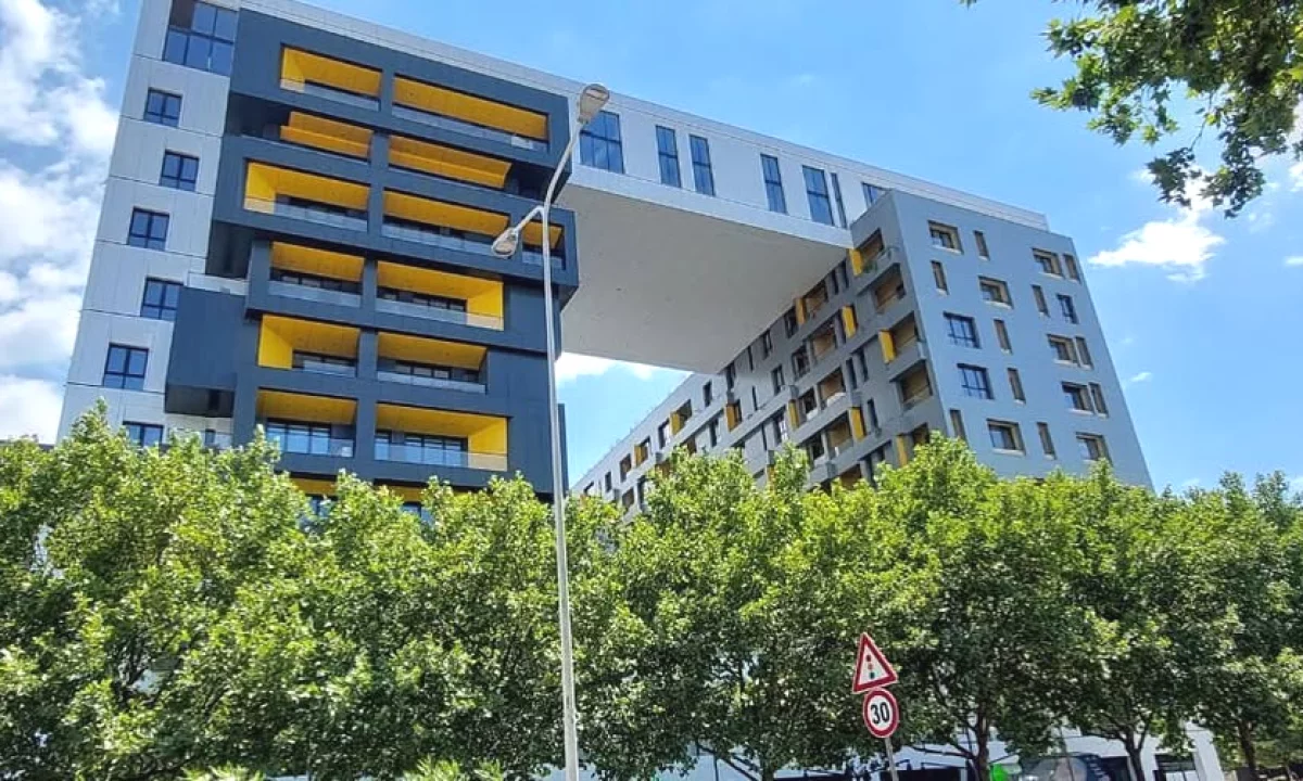 DYQAN PER SHITJE TEK SQUARE 21, RRUGA E KAVAJES