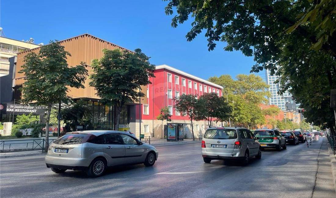 Ambjent Komercial - Me Qera - Rruga e Elbasanit - Tirane