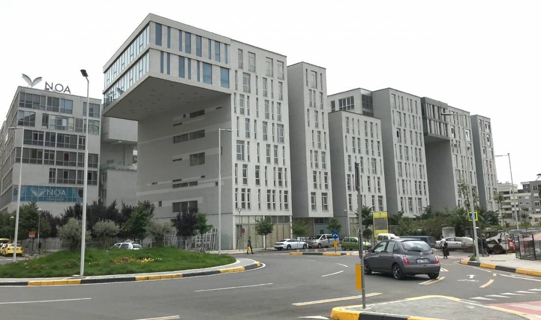 Dyqan - Me Qera - Buze Rruge - Komuna e Parisit - Tirane