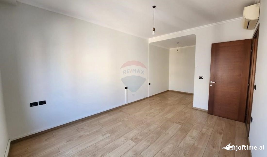 Zyre - Me Qera - Rruga e Kavajes - Tirane