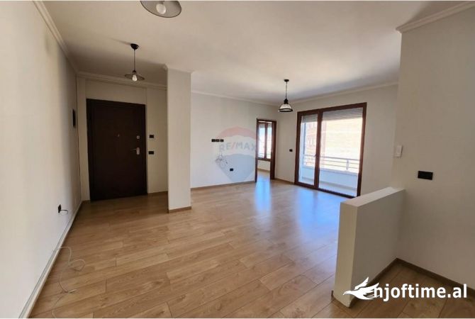 Business Property for Rent 3+1 in Tirana - 1,000 Euro