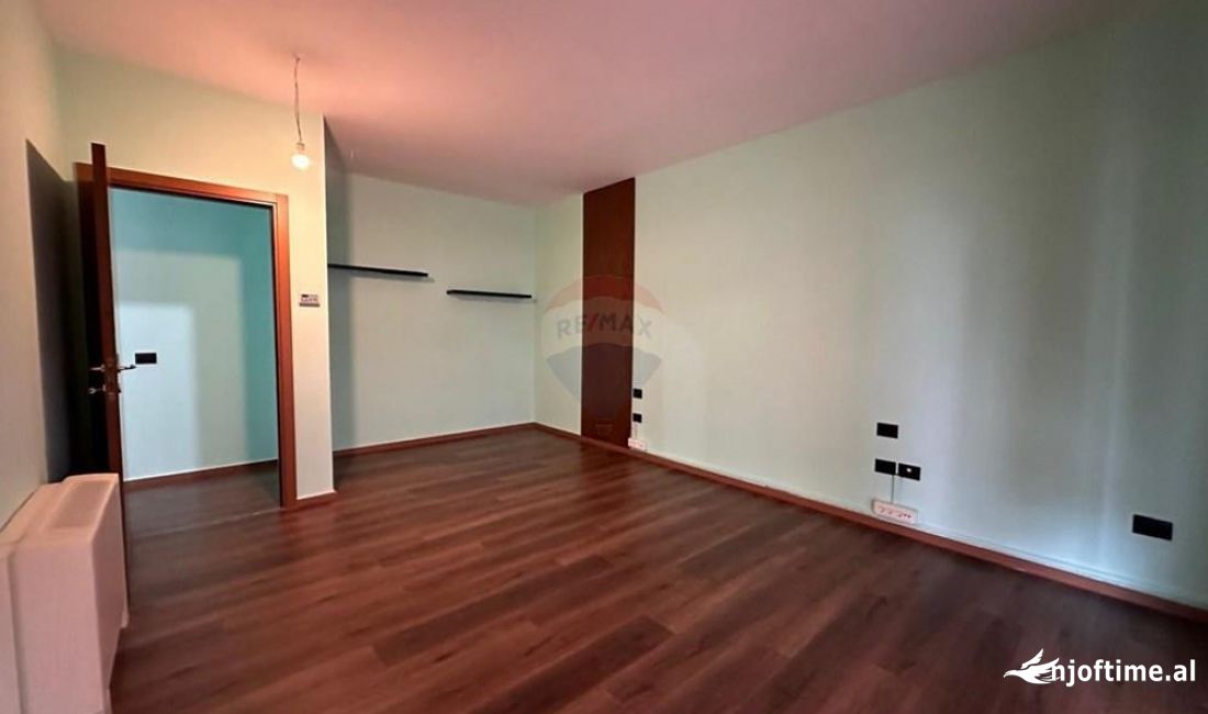 Zyre - Me Qera - Bllok - Tirane