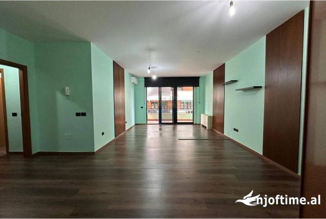 Zyre - Me Qera - Bllok - Tirane