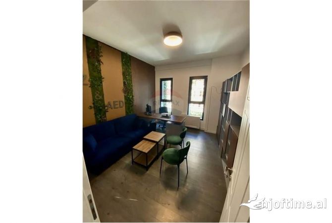 Ambiente Commerciale in Affitto 3+1 a Tirana - 1,000 Euro