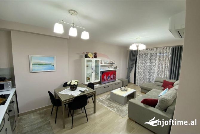 Shtepi me qera Apartament ne Tirane, 2+1, Mobilimi Pjeserisht e mobiluar, Pagesa 650  Euro.