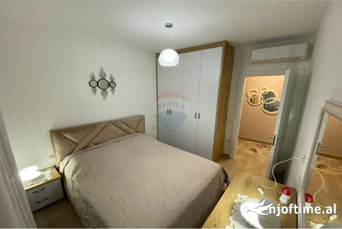 Shtepi me qera Apartament ne Tirane, 2+1, Mobilimi Pjeserisht e mobiluar, Pagesa 650  Euro.