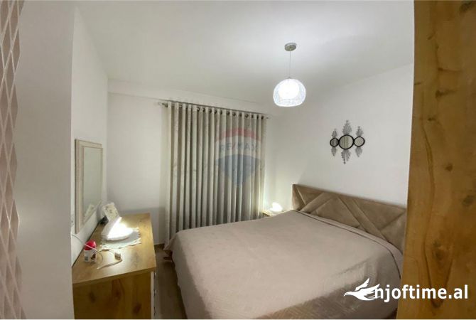 Shtepi me qera Apartament ne Tirane, 2+1, Mobilimi Pjeserisht e mobiluar, Pagesa 650  Euro.
