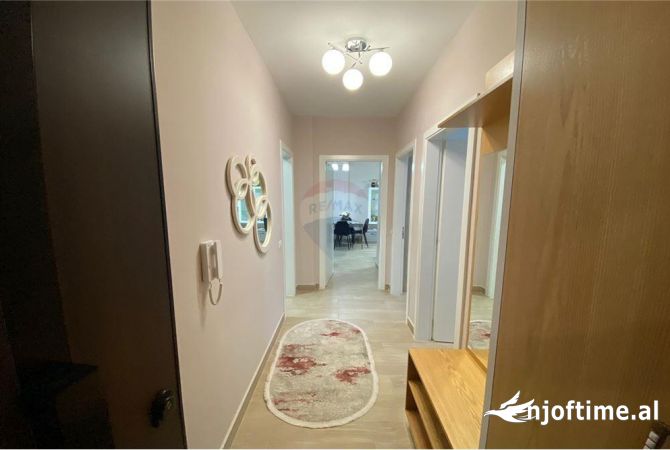 Shtepi me qera Apartament ne Tirane, 2+1, Mobilimi Pjeserisht e mobiluar, Pagesa 650  Euro.