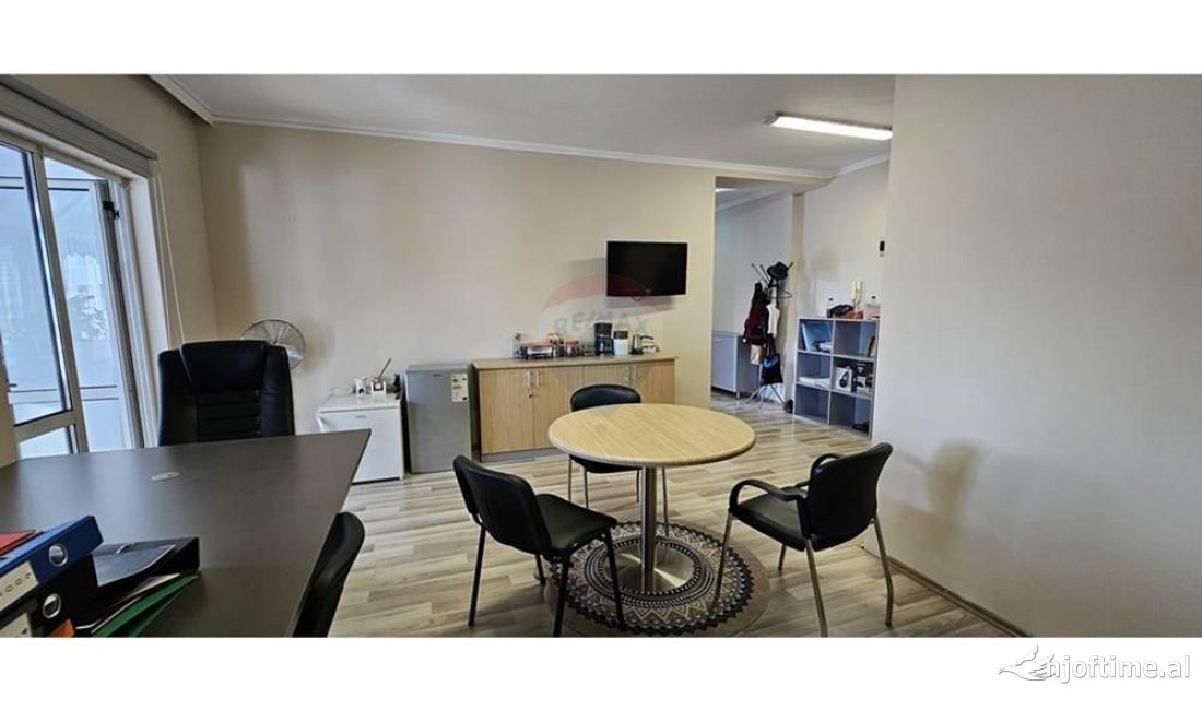 Zyre - Me Qera - Bllok - Tirane