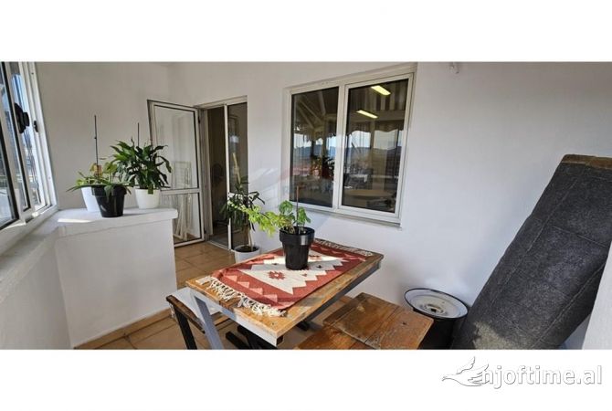 Ambiente Commerciale in Affitto 3+1 a Tirana - 1,500 Euro