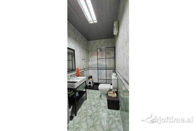 Zyre - Me Qera - Bllok - Tirane