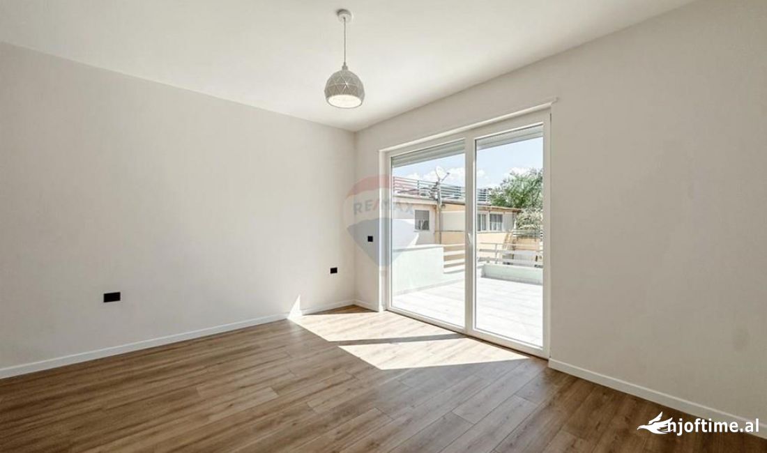 Shtepi ne shitje Apartament ne Tirane, 3+1, Mobilimi Bosh, pa mobiluar, Pagesa 380,000  Euro.