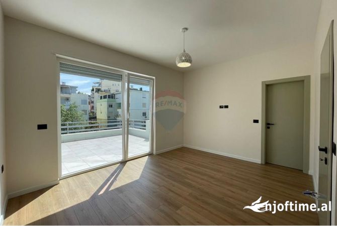 Shtepi ne shitje Apartament ne Tirane, 3+1, Mobilimi Bosh, pa mobiluar, Pagesa 380,000  Euro.