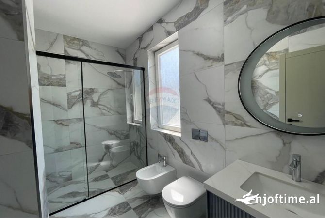 Shtepi ne shitje Apartament ne Tirane, 3+1, Mobilimi Bosh, pa mobiluar, Pagesa 380,000  Euro.