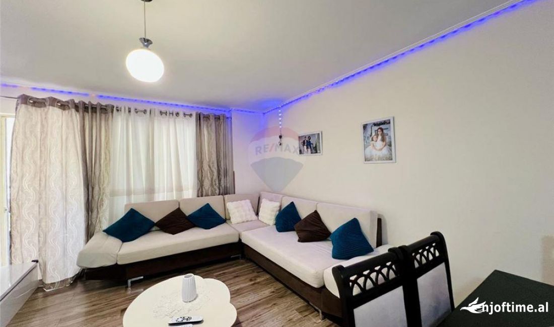 Shtepi ne shitje Apartament ne Tirane, 2+1, Mobilimi E mobiluar, Pagesa 260,000  Euro.