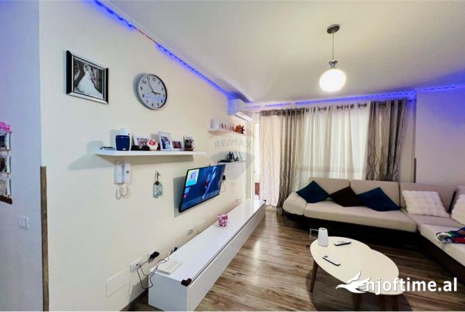 Shtepi ne shitje Apartament ne Tirane, 2+1, Mobilimi E mobiluar, Pagesa 260,000  Euro.