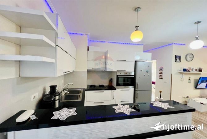 Shtepi ne shitje Apartament ne Tirane, 2+1, Mobilimi E mobiluar, Pagesa 260,000  Euro.