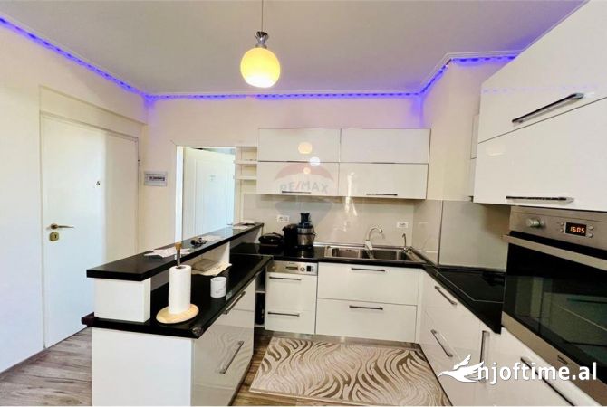 Shtepi ne shitje Apartament ne Tirane, 2+1, Mobilimi E mobiluar, Pagesa 260,000  Euro.