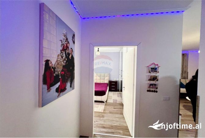 Shtepi ne shitje Apartament ne Tirane, 2+1, Mobilimi E mobiluar, Pagesa 260,000  Euro.