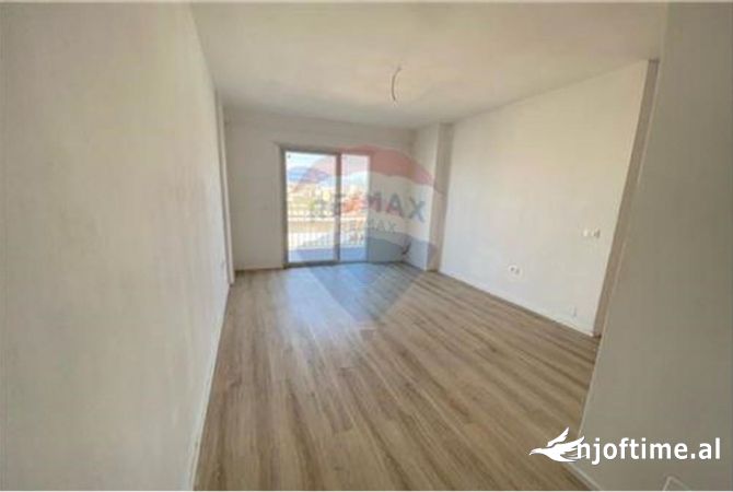 Shtepi ne shitje Apartament ne Tirane, 1+1, Mobilimi Bosh, pa mobiluar, Pagesa 97,500  Euro.