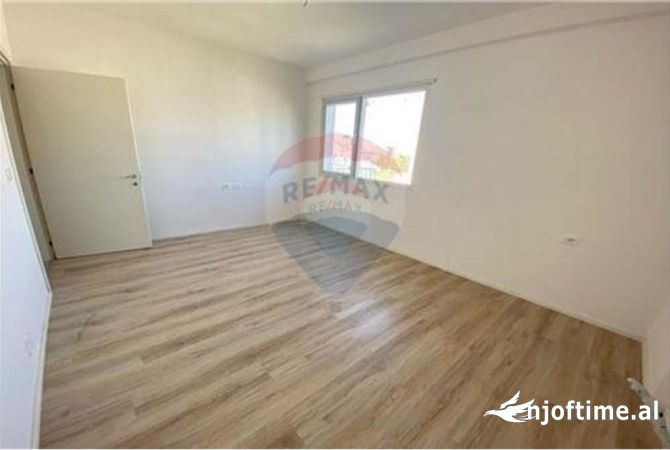 Shtepi ne shitje Apartament ne Tirane, 1+1, Mobilimi Bosh, pa mobiluar, Pagesa 97,500  Euro.