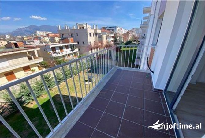 Shtepi ne shitje Apartament ne Tirane, 1+1, Mobilimi Bosh, pa mobiluar, Pagesa 97,500  Euro.