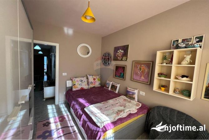 Shtepi ne shitje Apartament ne Tirane, 2+1, Mobilimi E mobiluar, Pagesa 175,000  Euro.