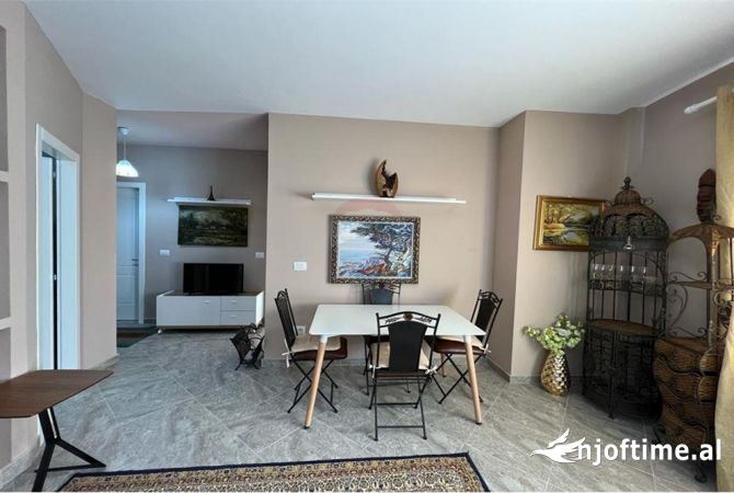 Shtepi ne shitje Apartament ne Tirane, 2+1, Mobilimi E mobiluar, Pagesa 175,000  Euro.