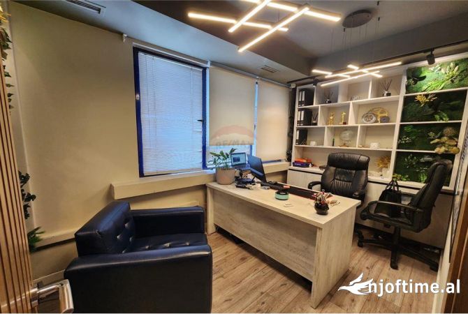 Ambiente Commerciale in Affitto 3+1 a Tirana - 1,500 Euro