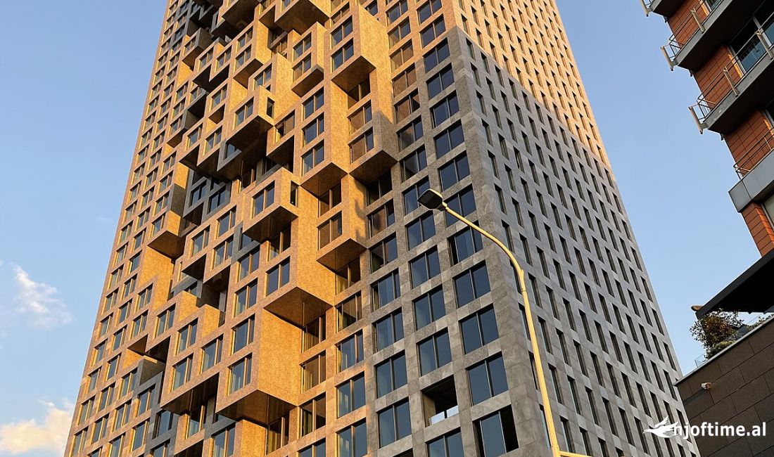 Zyre me qera tek Downtown 