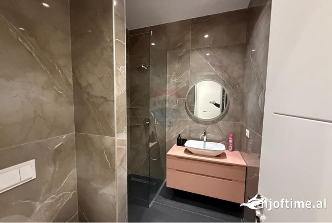 Shtepi me qera Apartament ne Tirane, 2+1, Mobilimi E mobiluar, Pagesa 1,300  Euro.