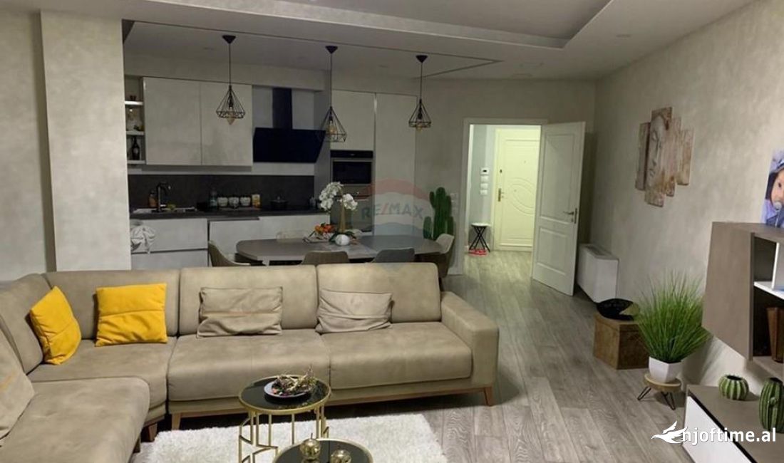 Shtepi ne shitje Apartament ne Tirane, 2+1, Mobilimi E mobiluar, Pagesa 182,000  Euro.