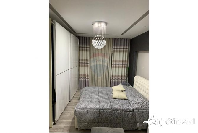 Shtepi ne shitje Apartament ne Tirane, 2+1, Mobilimi E mobiluar, Pagesa 182,000  Euro.