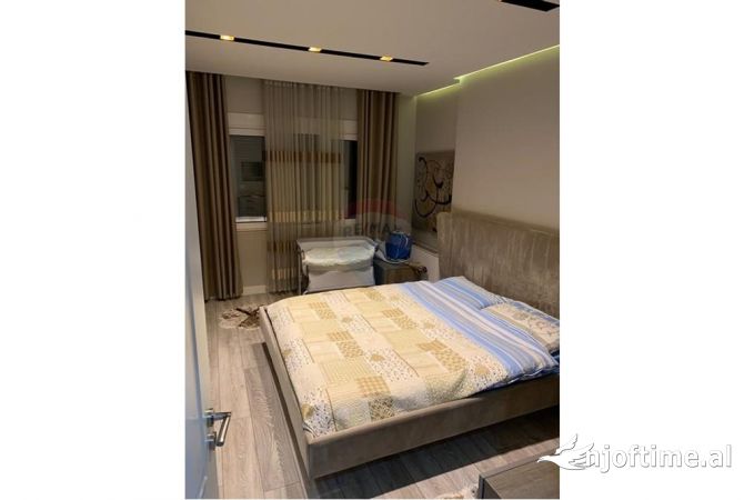 Shtepi ne shitje Apartament ne Tirane, 2+1, Mobilimi E mobiluar, Pagesa 182,000  Euro.