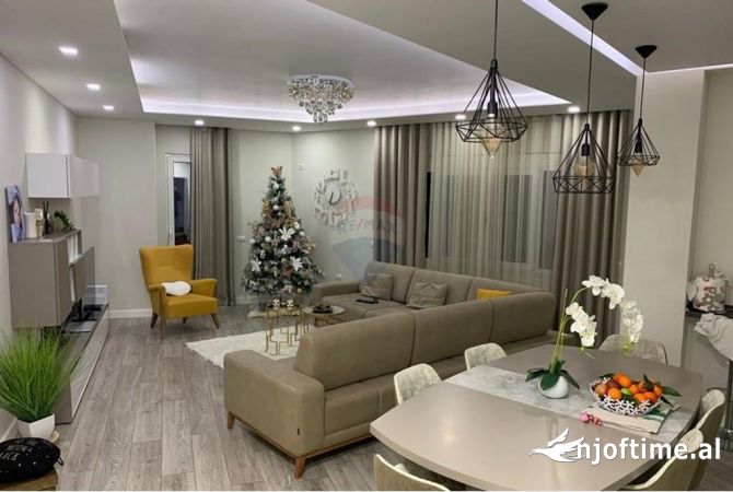 Shtepi ne shitje Apartament ne Tirane, 2+1, Mobilimi E mobiluar, Pagesa 182,000  Euro.