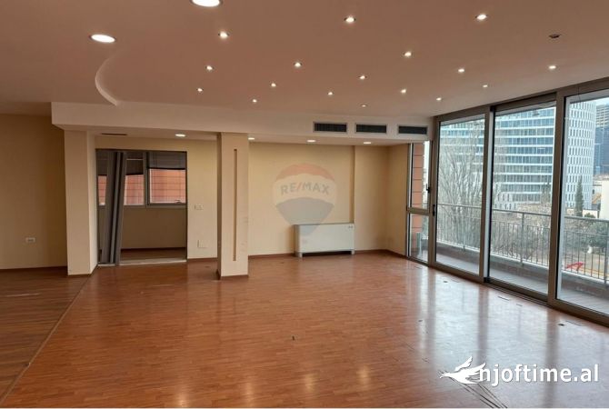 Ambiente Commerciale in Affitto 3+1 a Tirana - 3,500 Euro