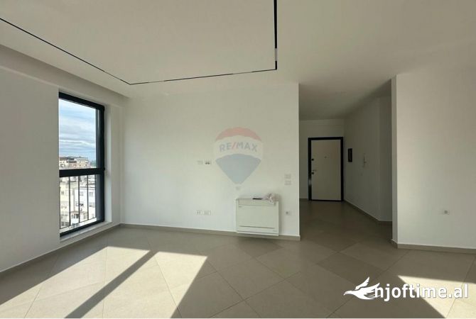 Ambiente Commerciale in Affitto 3+1 a Tirana - 1,000 Euro